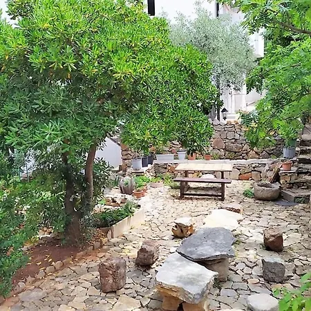 Nikolina - Vitarnja Jelsa (Hvar)