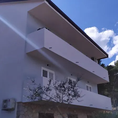 Nikolina - Vitarnja * Jelsa (Hvar)