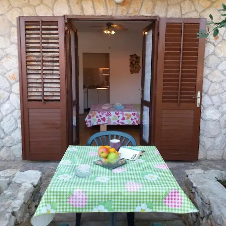 Nikolina - Vitarnja * Jelsa (Hvar)