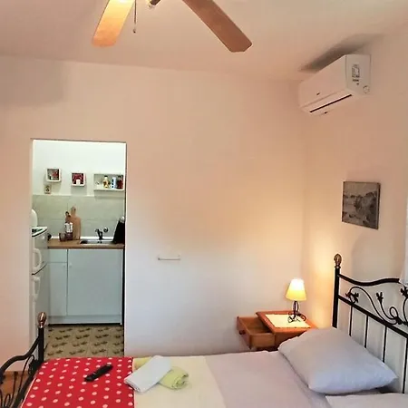 Nikolina - Vitarnja Jelsa (Hvar)
