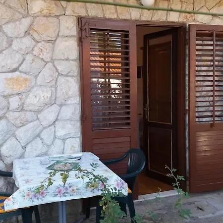 Nikolina - Vitarnja * Jelsa (Hvar)