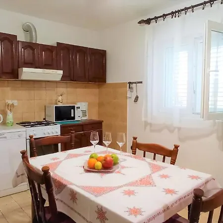 Nikolina - Vitarnja Jelsa (Hvar)