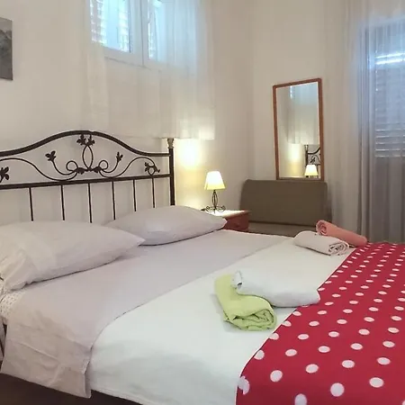 Nikolina - Vitarnja Jelsa (Hvar)