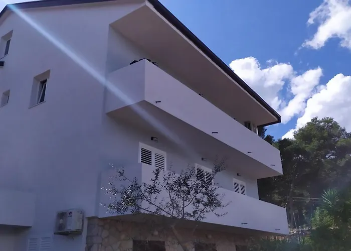 Nikolina - Vitarnja * Jelsa (Hvar)