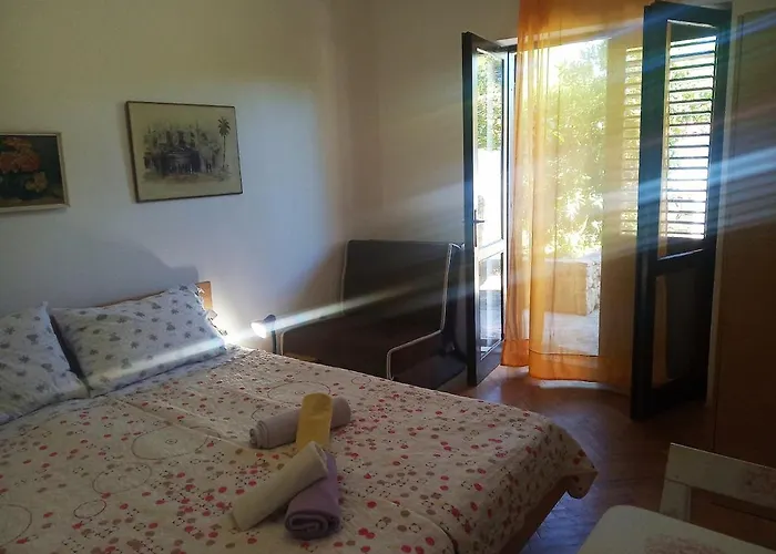 Nikolina - Vitarnja Jelsa (Hvar)