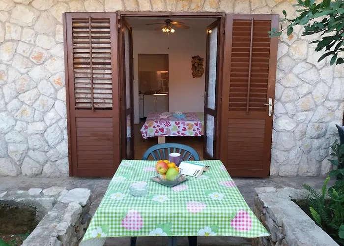 Nikolina - Vitarnja * Jelsa (Hvar)