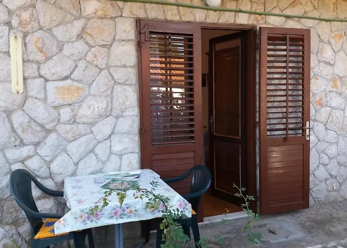 Nikolina - Vitarnja * Jelsa (Hvar)