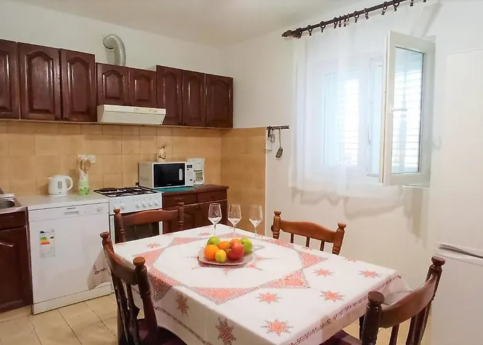 Nikolina - Vitarnja Jelsa (Hvar)
