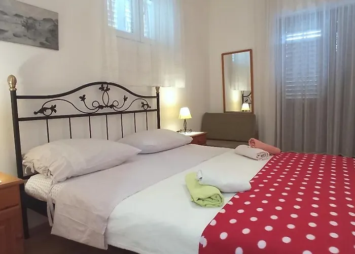 Nikolina - Vitarnja Jelsa (Hvar)